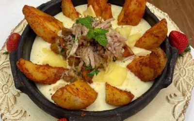 Irresistível: Batata rústica com molho de queijo