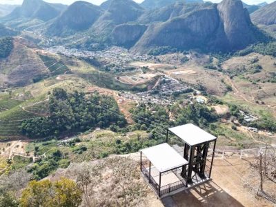 Incêndio atinge morro onde fica o maior circuito de tirolesas da América Latina, no ES